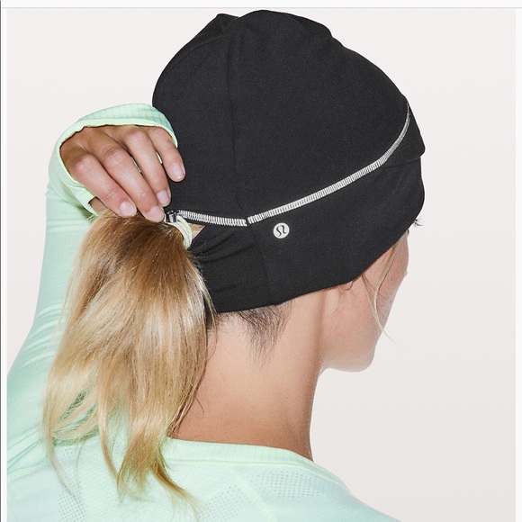 lululemon athletica Accessories - Lululemon Cross Chill Run Beanie